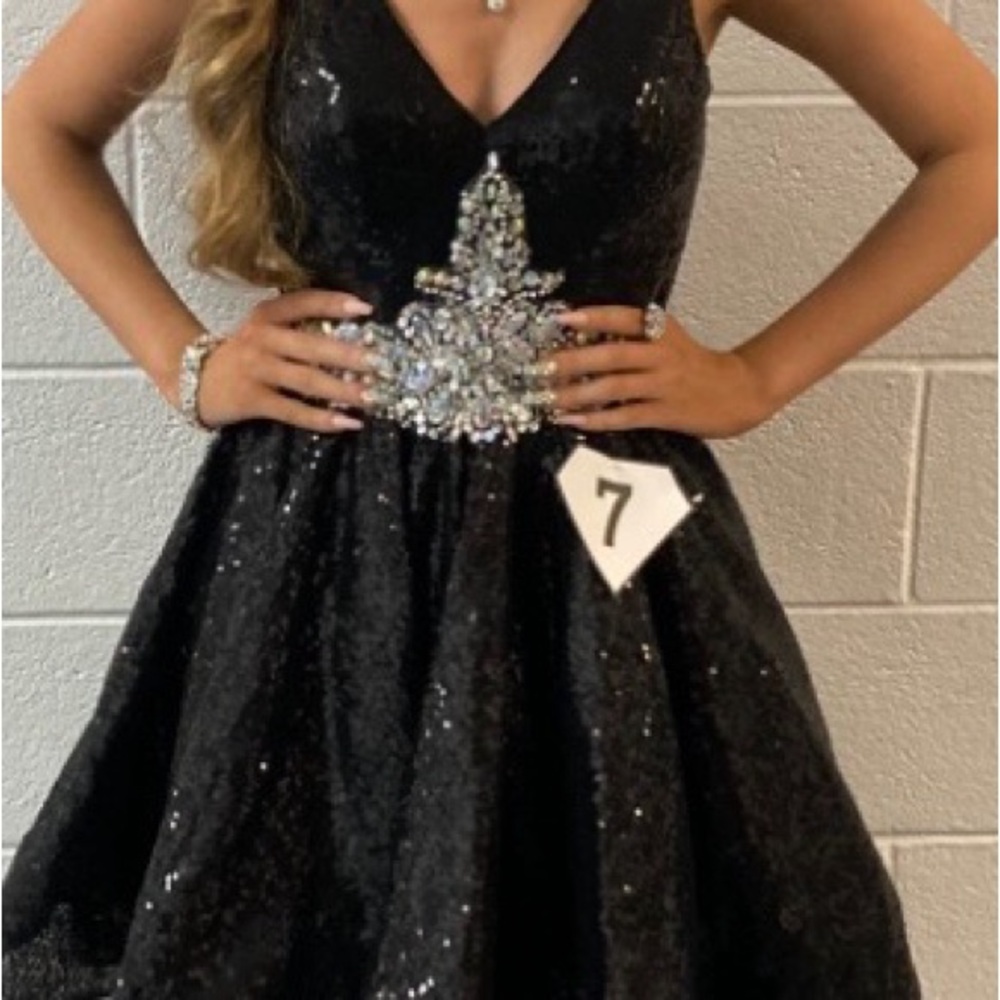 Elegant Black Sequin Dress with Silver Embellishment - Picture 2 of 2